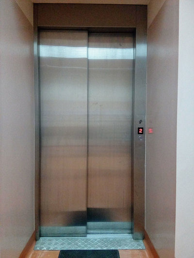 przed windą