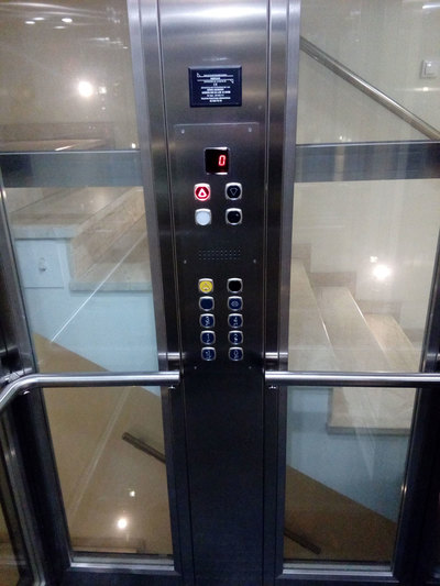 przyciski w windzie 2